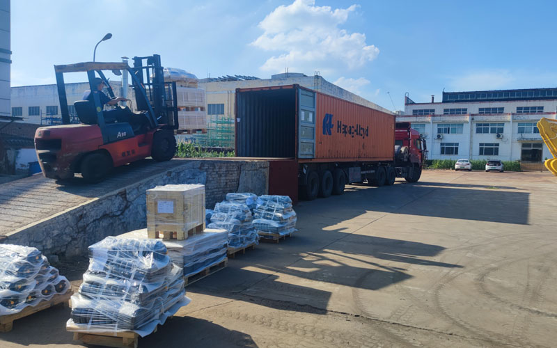 國能實(shí)業(yè)一批挖掘機(jī)配件出口南美地區(qū)